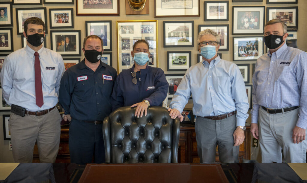 从左边：羽衣甘蓝霍尔布鲁克，吉米啄木带，梅特哈菲尔德，蒙特黑和史蒂夫奔跑