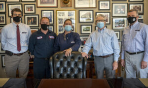 左起：凯尔·霍尔布鲁克、吉米·佩克、梅洛迪·哈特菲尔德、蒙特·布莱克和史蒂夫·鲁尼恩